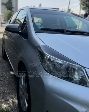 Toyota Yaris 2012 Silver