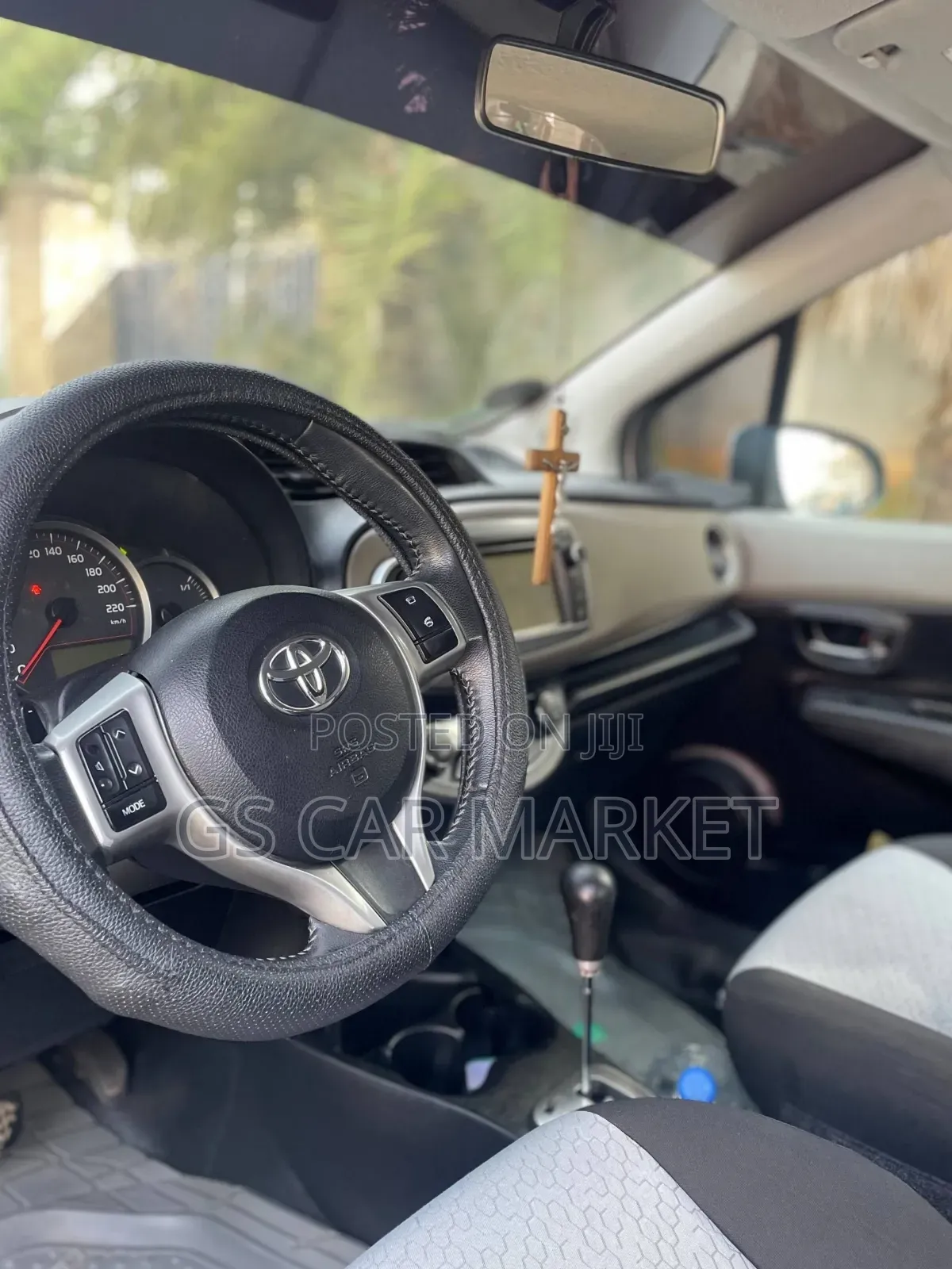 Toyota Yaris 2012 Silver