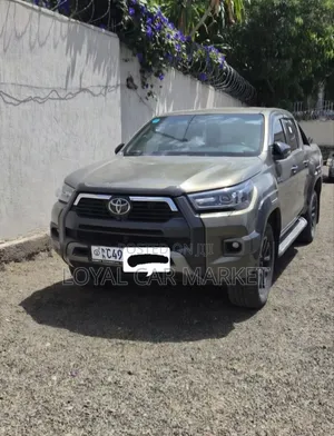 Toyota Hilux 2022 Ivory