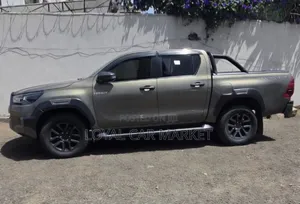 Toyota Hilux 2022 Ivory