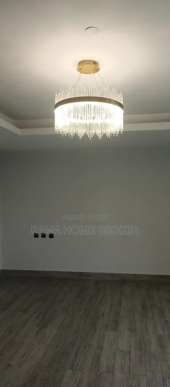 Furnished 8bdrm Townhouse/Terrace in አያት ኮምፓወንድ ውስጥ, Yeka for sale