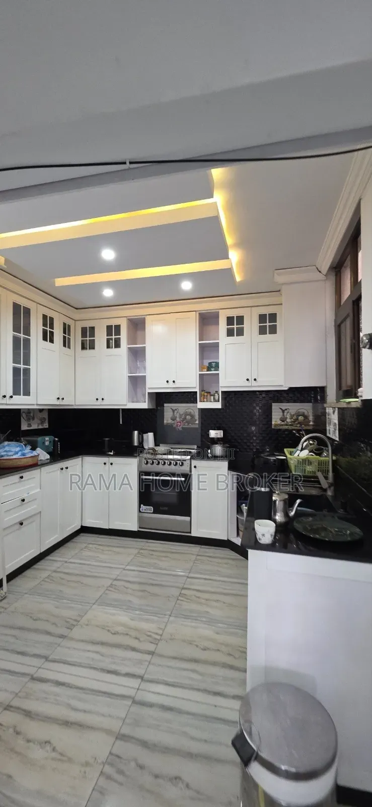 Furnished 8bdrm Townhouse/Terrace in አያት ኮምፓወንድ ውስጥ, Yeka for sale