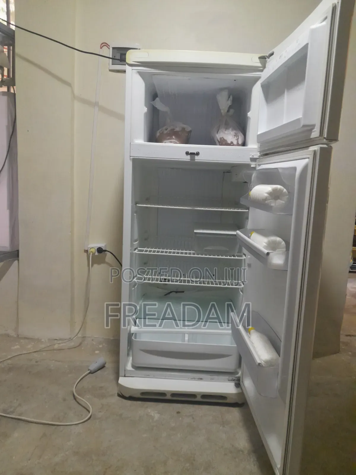 Ariston Frige, Refrigerator
