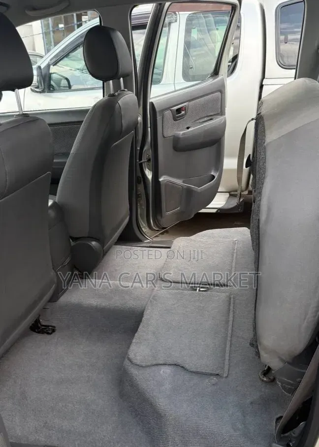 Toyota Hilux 2014 White