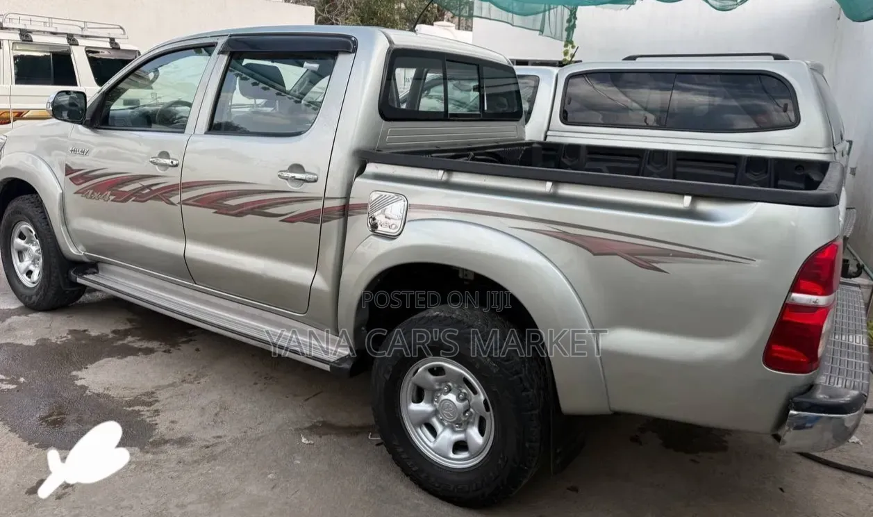 Toyota Hilux 2014 White