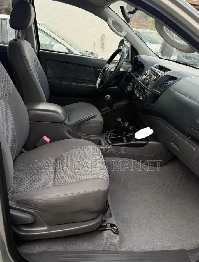 Toyota Hilux 2014 White