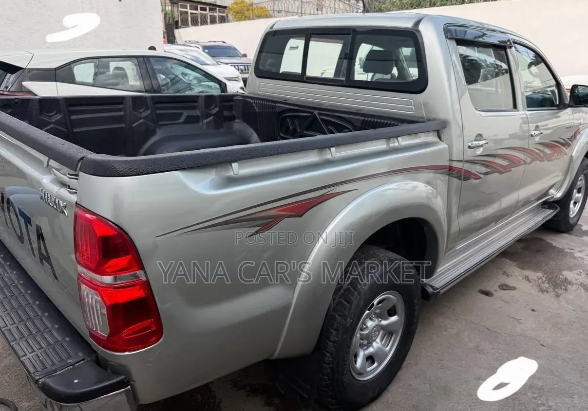 Toyota Hilux 2014 White