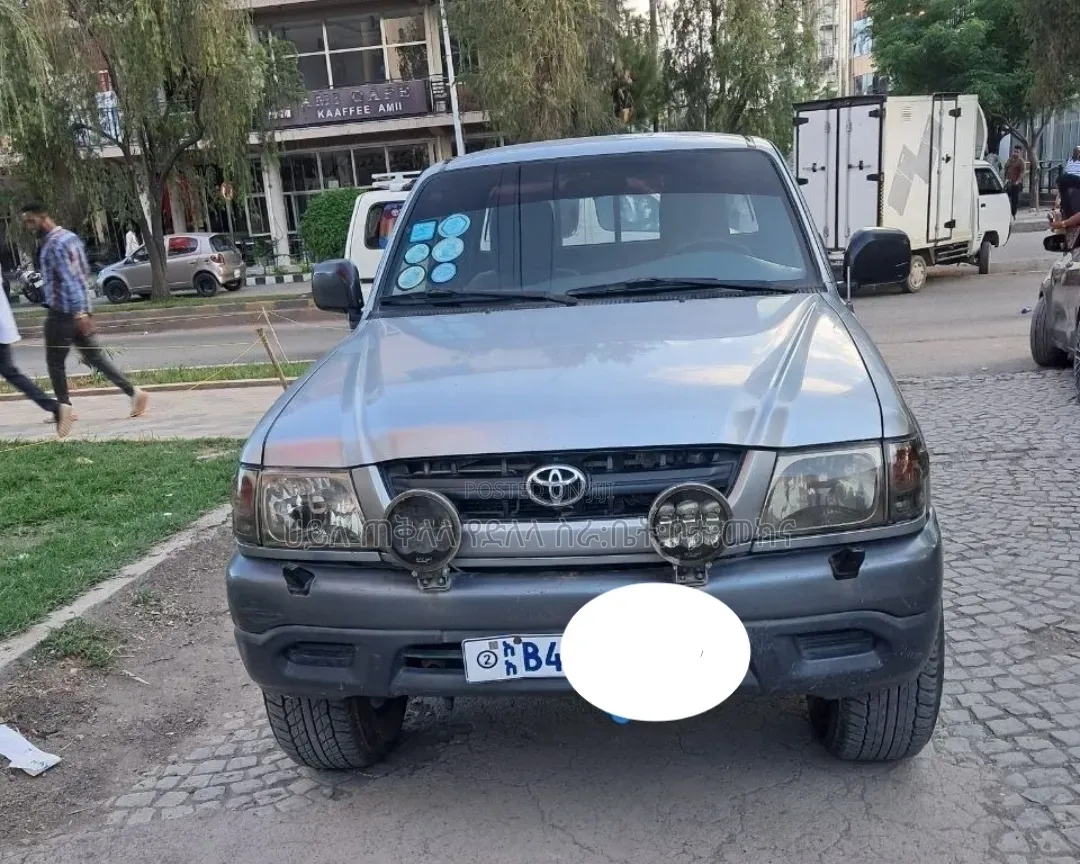 Toyota Hilux 2004 Silver