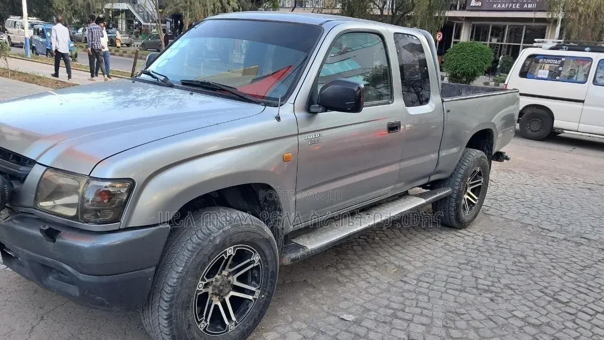 Toyota Hilux 2004 Silver