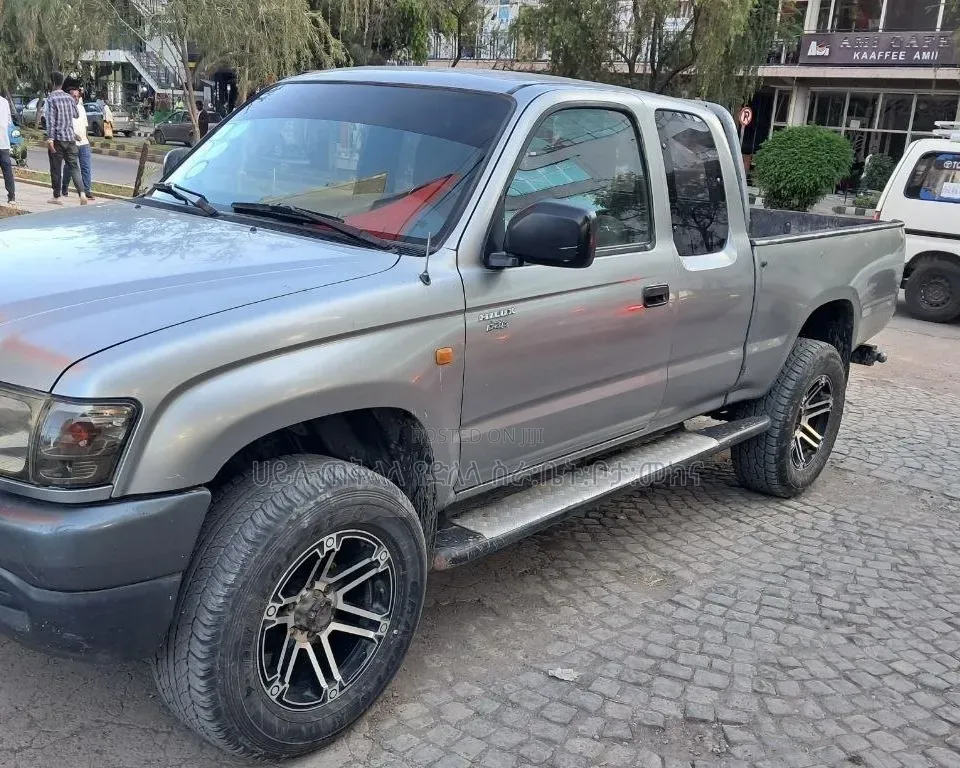 Toyota Hilux 2004 Silver