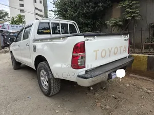 Toyota Hilux 2014 White