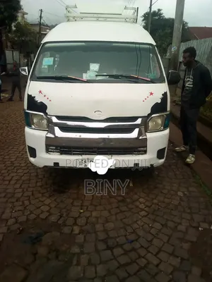 Toyota HiAce 2011 White