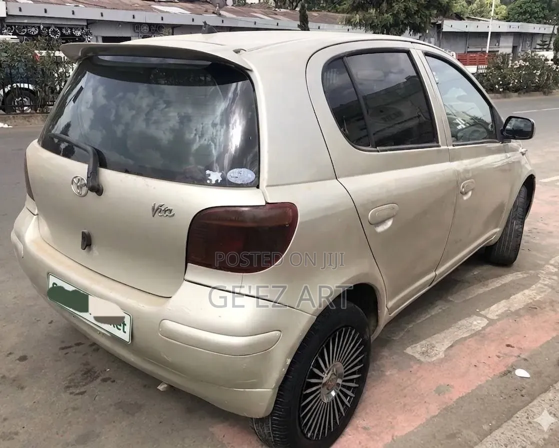 Toyota Vitz 2004 Gold