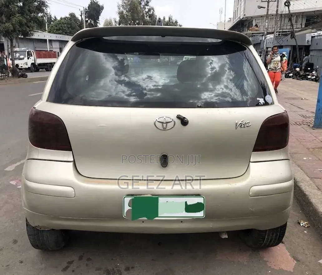Toyota Vitz 2004 Gold