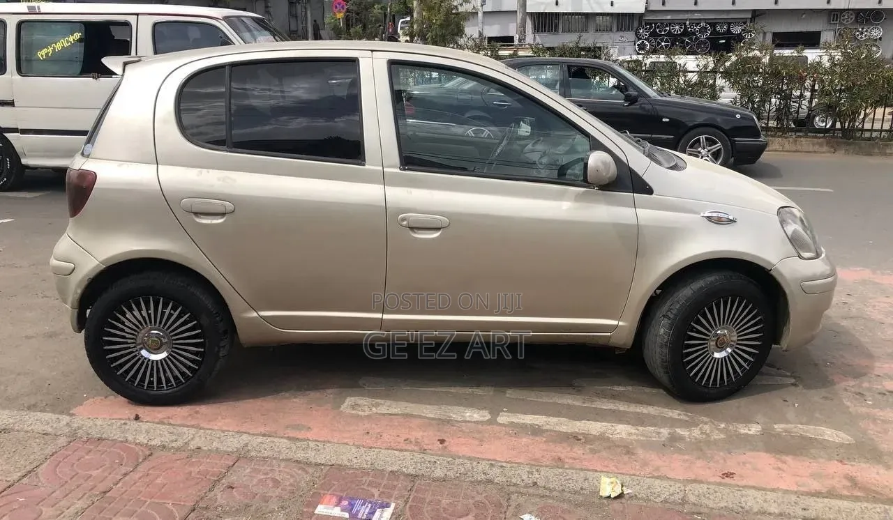 Toyota Vitz 2004 Gold