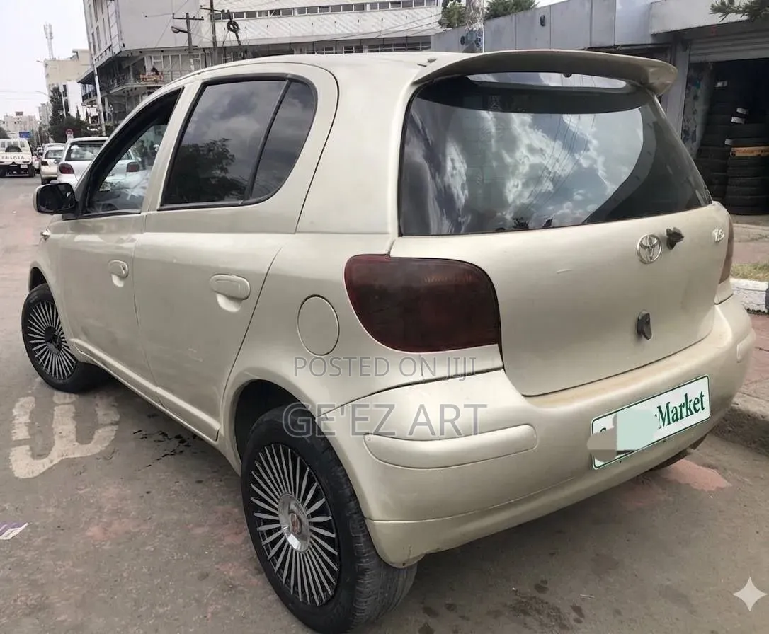 Toyota Vitz 2004 Gold