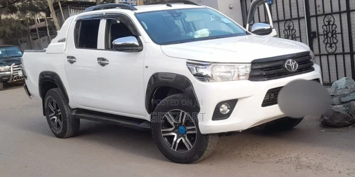 Toyota Hilux 2017 White