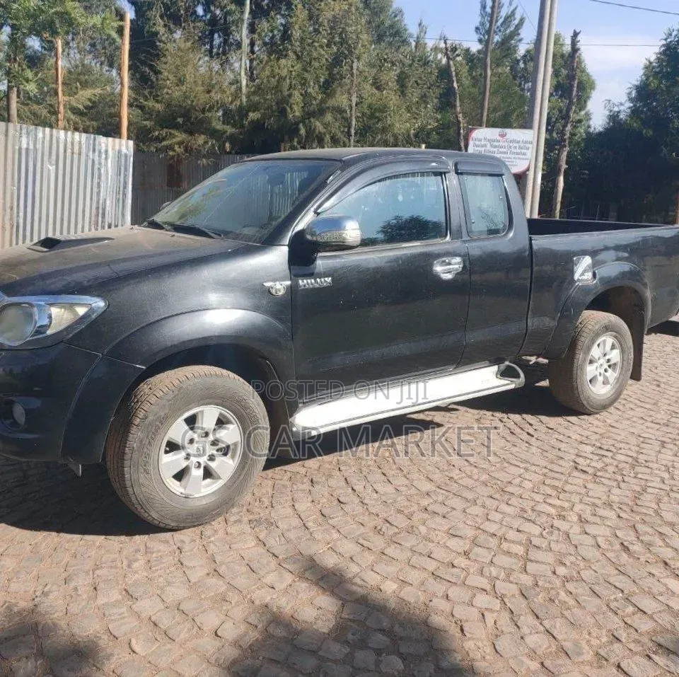 Toyota Hilux 2010 Black