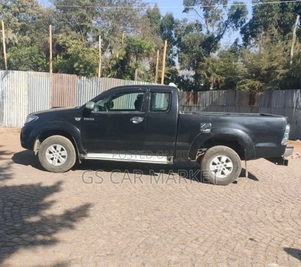 Toyota Hilux 2010 Black