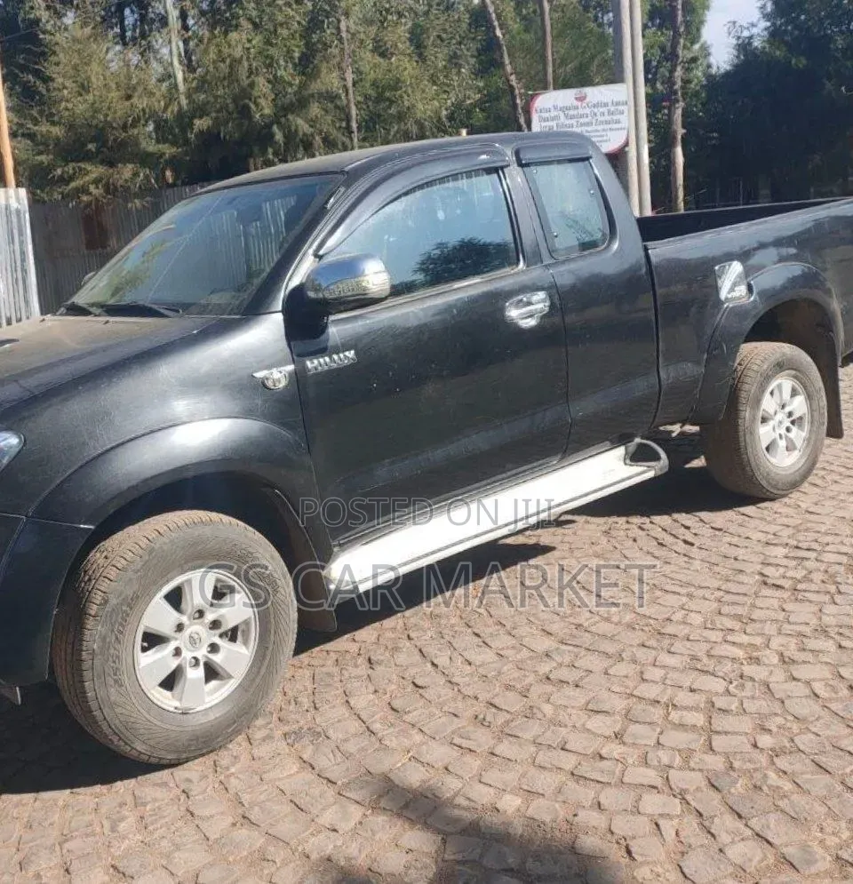 Toyota Hilux 2010 Black