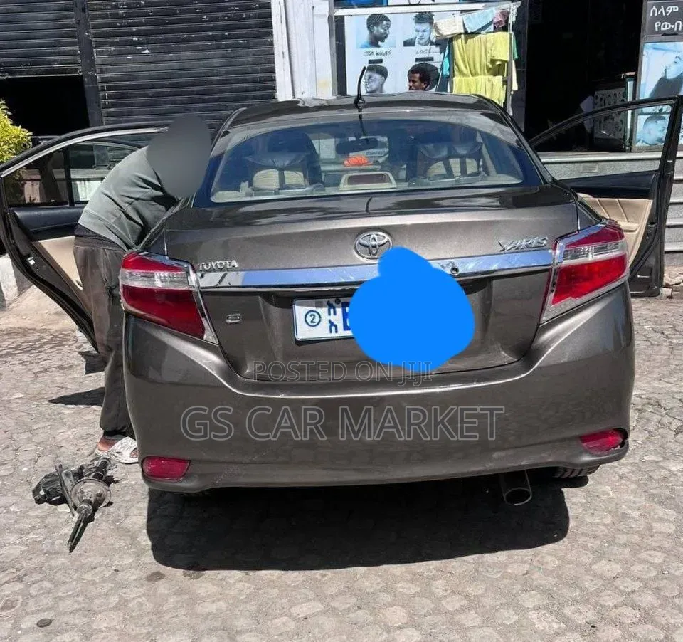 Toyota Yaris 2015 Gray