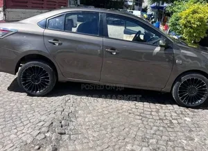 Toyota Yaris 2015 Gray