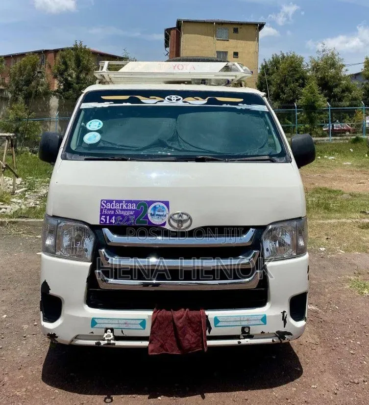 Toyota HiAce 2011 White