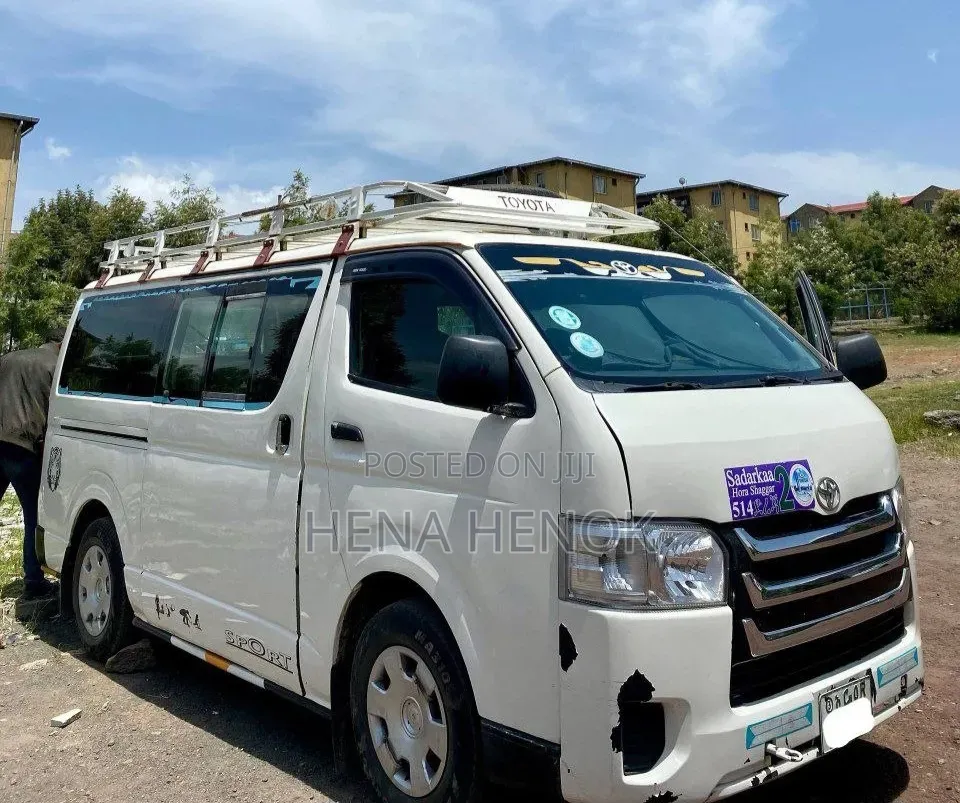 Toyota HiAce 2011 White