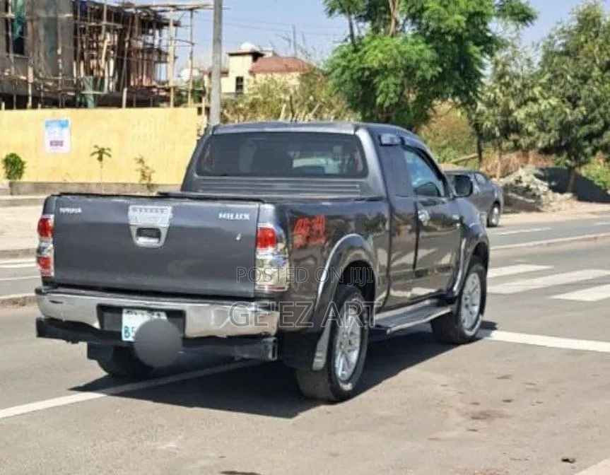 Toyota Hilux 2015 Gray