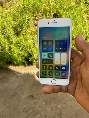 Apple iPhone 8 64 GB White