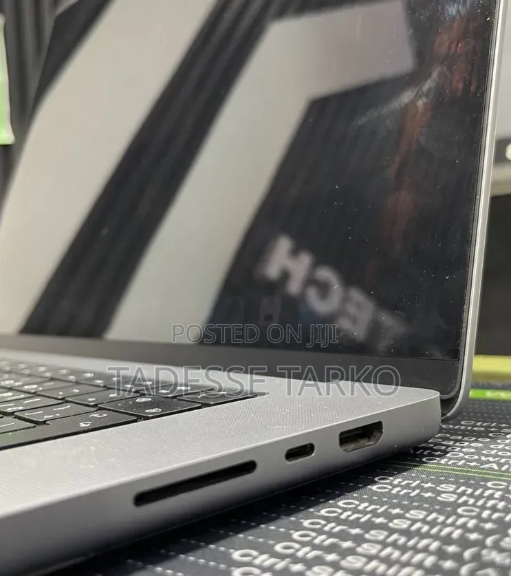 New Laptop Apple MacBook Pro M1 16GB Apple M1 Pro SSD 512GB
