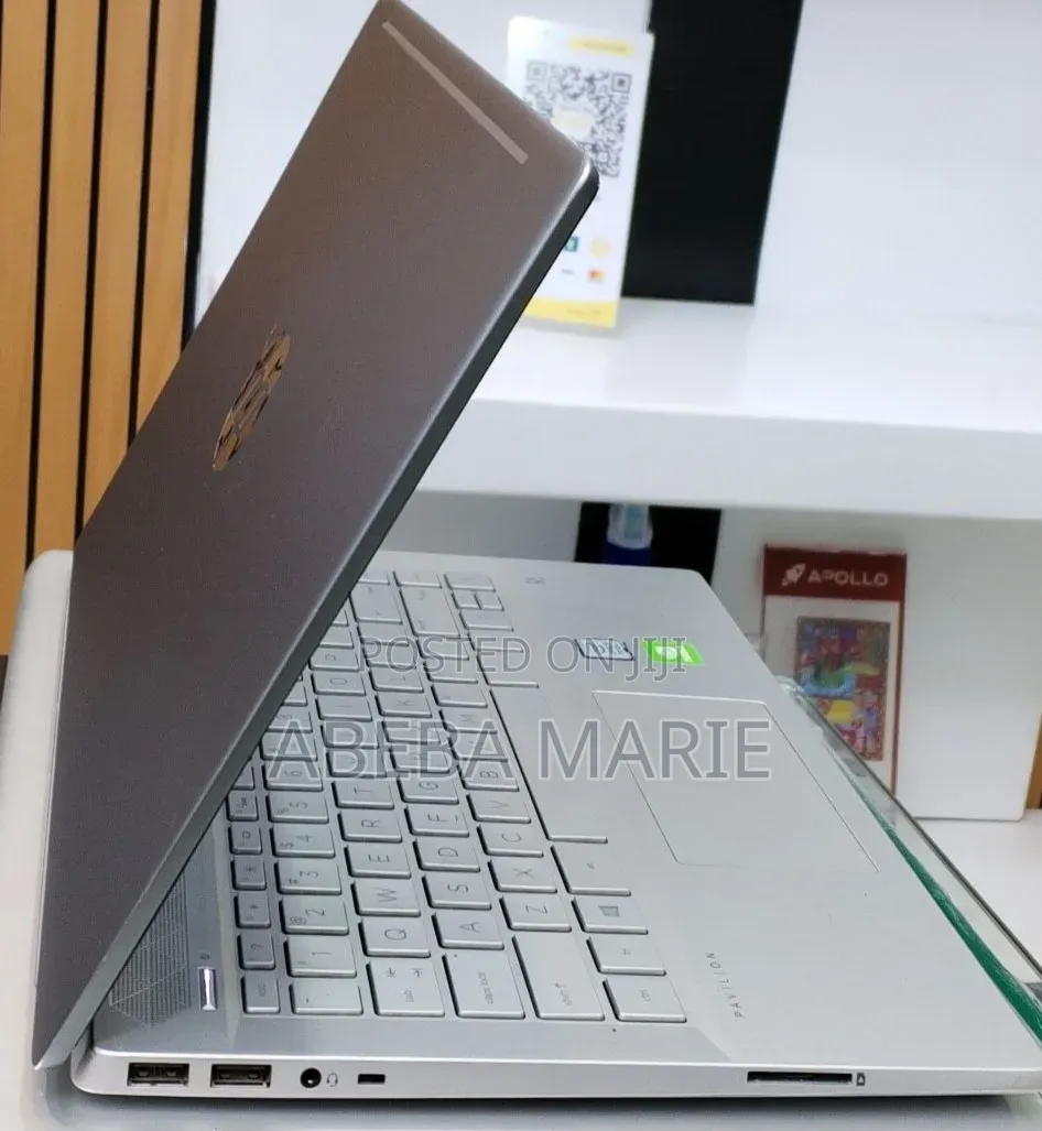 New Laptop HP Pavilion 14 8GB Intel Core i5 SSD 256GB