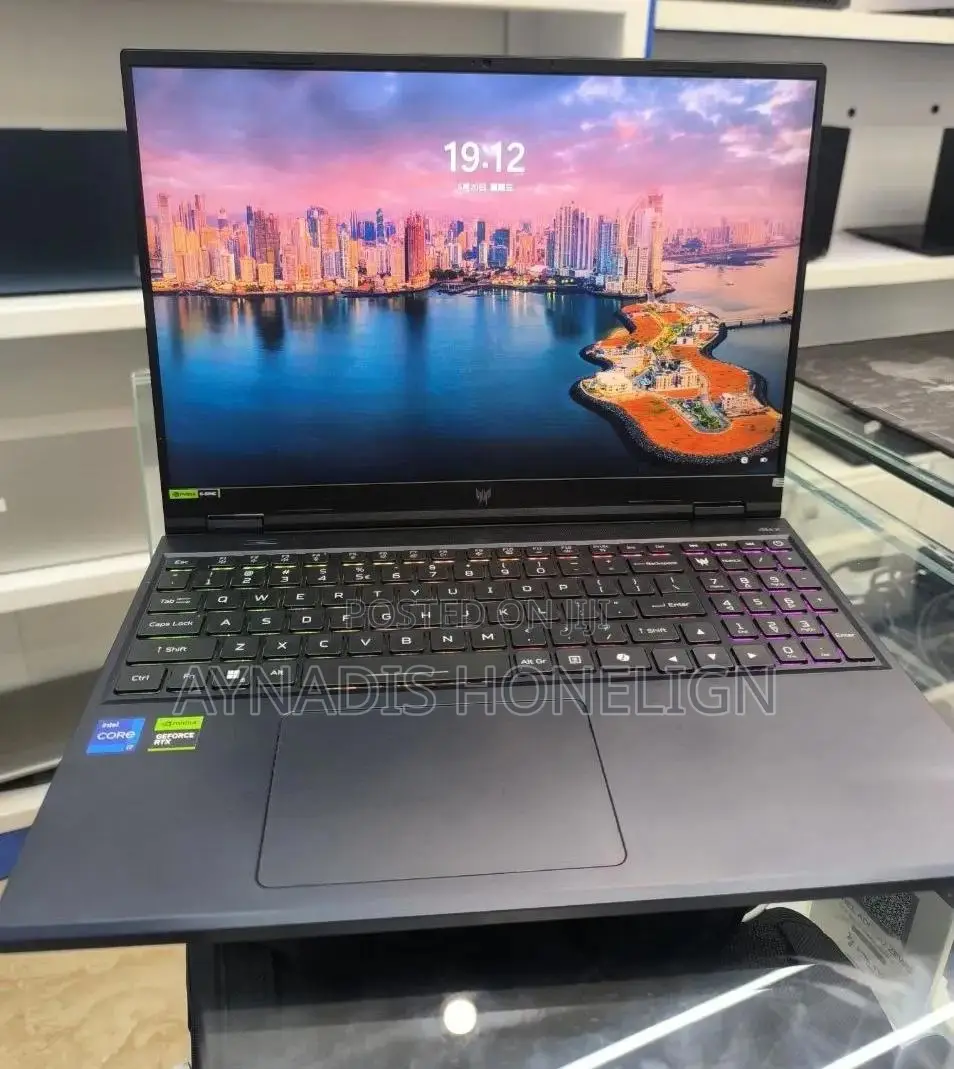 New Laptop MSI Vector 16 HX AI A2XWIG 16GB Intel Core i9 SSD 1T