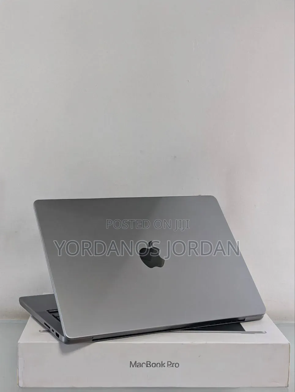 New Laptop Apple MacBook Pro 2023 M2 16GB Apple M2 SSD 512GB