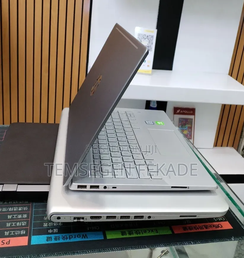 New Laptop HP Pavilion 14 8GB Intel Core i5 SSD 256GB