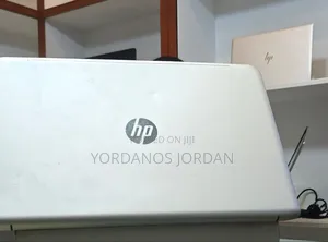 New Laptop HP Envy 15 8GB Intel Core i5 SSHD (Hybrid) 1.5T