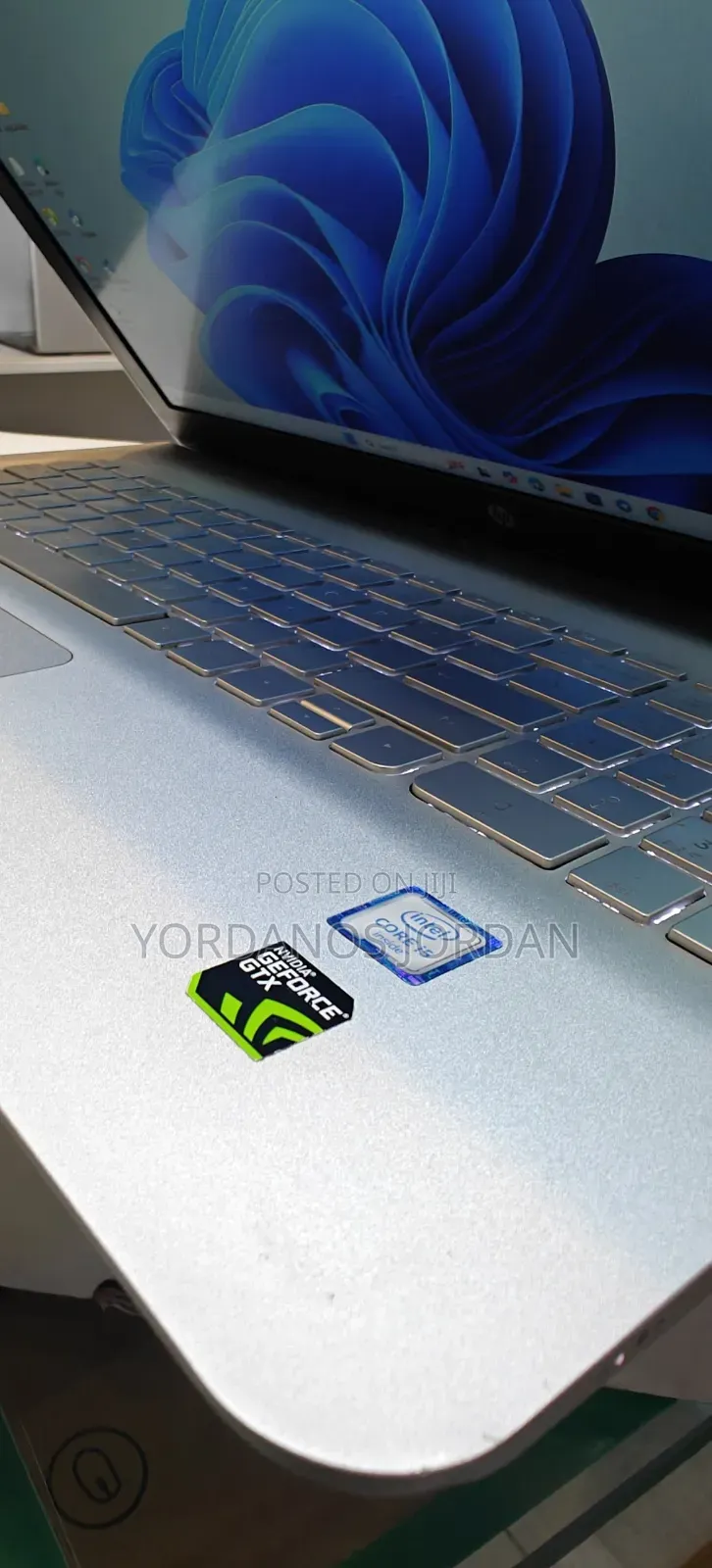 New Laptop HP Envy 15 8GB Intel Core i5 SSHD (Hybrid) 1.5T