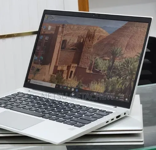 New Laptop HP EliteBook 830 G8 16GB Intel Core i7 SSD 512GB