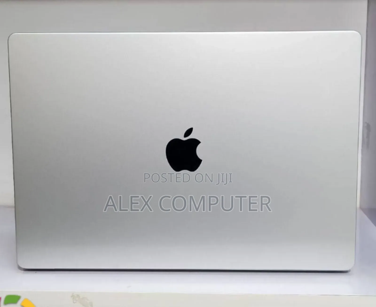 New Apple MacBook Air 2024 M3 15-inch 24GB Apple M3 Pro SSD 512GB