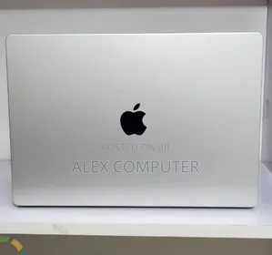 New Apple MacBook Air 2024 M3 15-inch 24GB Apple M3 Pro SSD 512GB