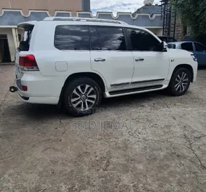 Toyota Land Cruiser 2020 White