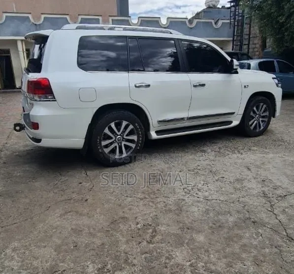 Toyota Land Cruiser 2020 White