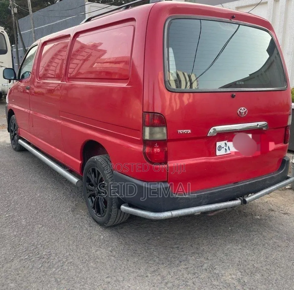 Toyota HiAce 2011 Red