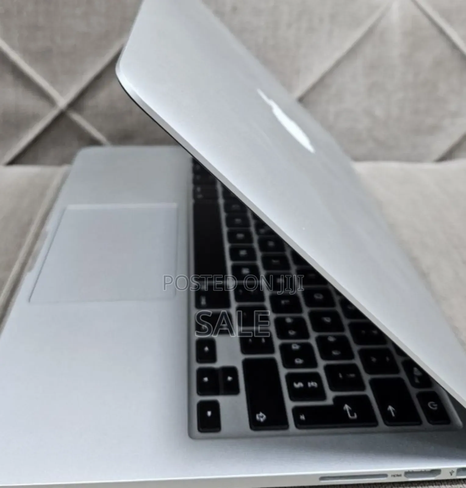 New Laptop Apple MacBook Pro 2015 8GB Intel Core i5 SSD 256GB