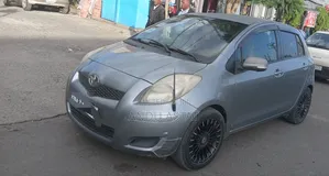 Toyota Yaris 2010 Gray