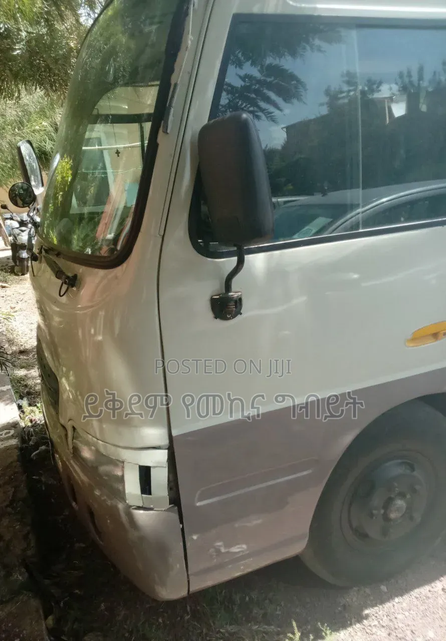 Hyundai County 2003 Silver