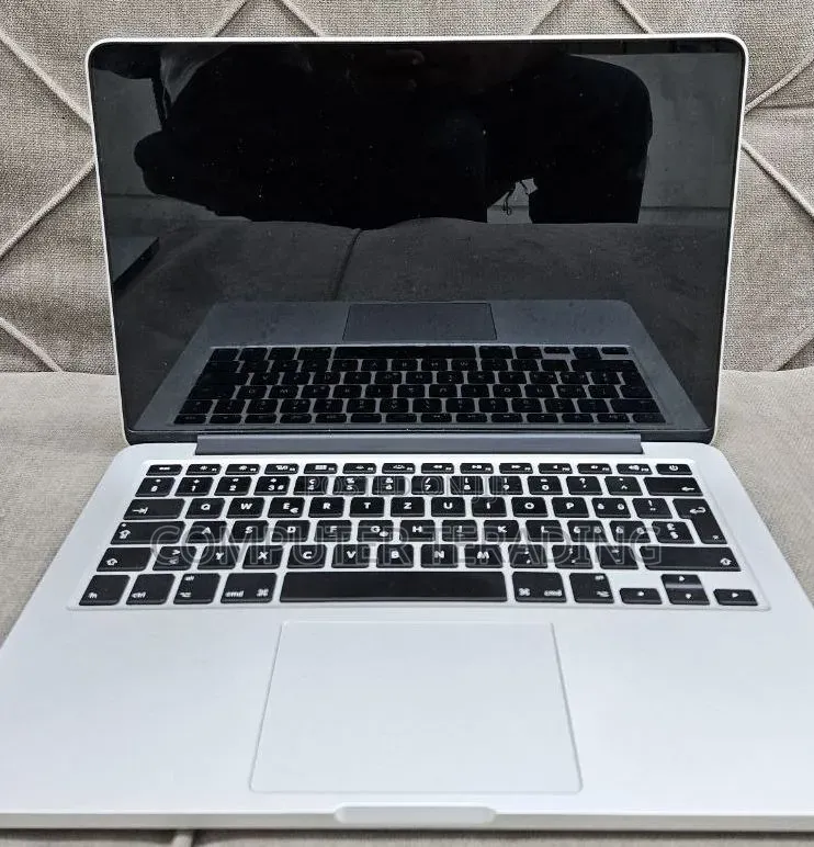 New Laptop Apple MacBook Pro 2015 8GB Intel Core i5 SSD 128GB