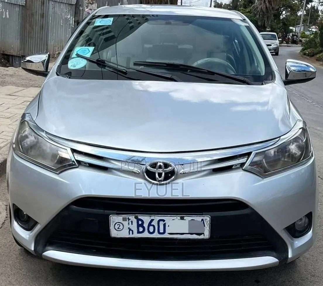 Toyota Yaris 2015 Silver