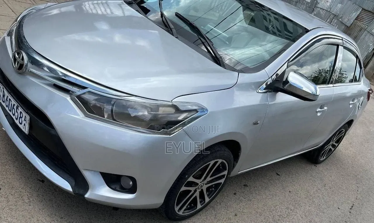 Toyota Yaris 2015 Silver