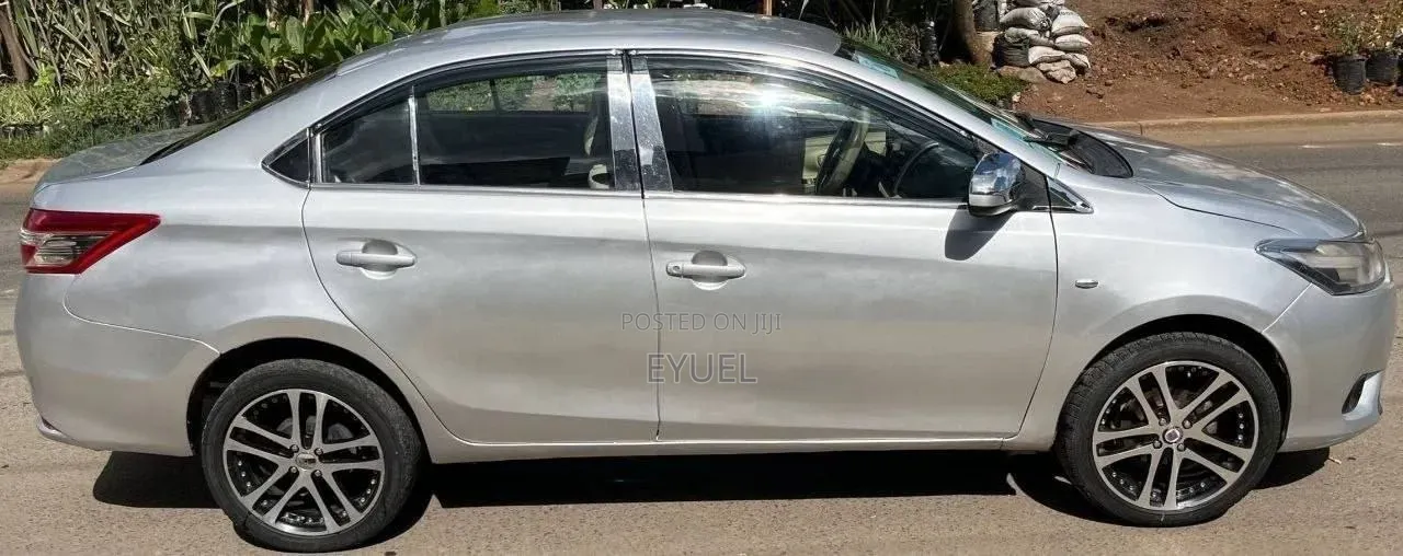 Toyota Yaris 2015 Silver